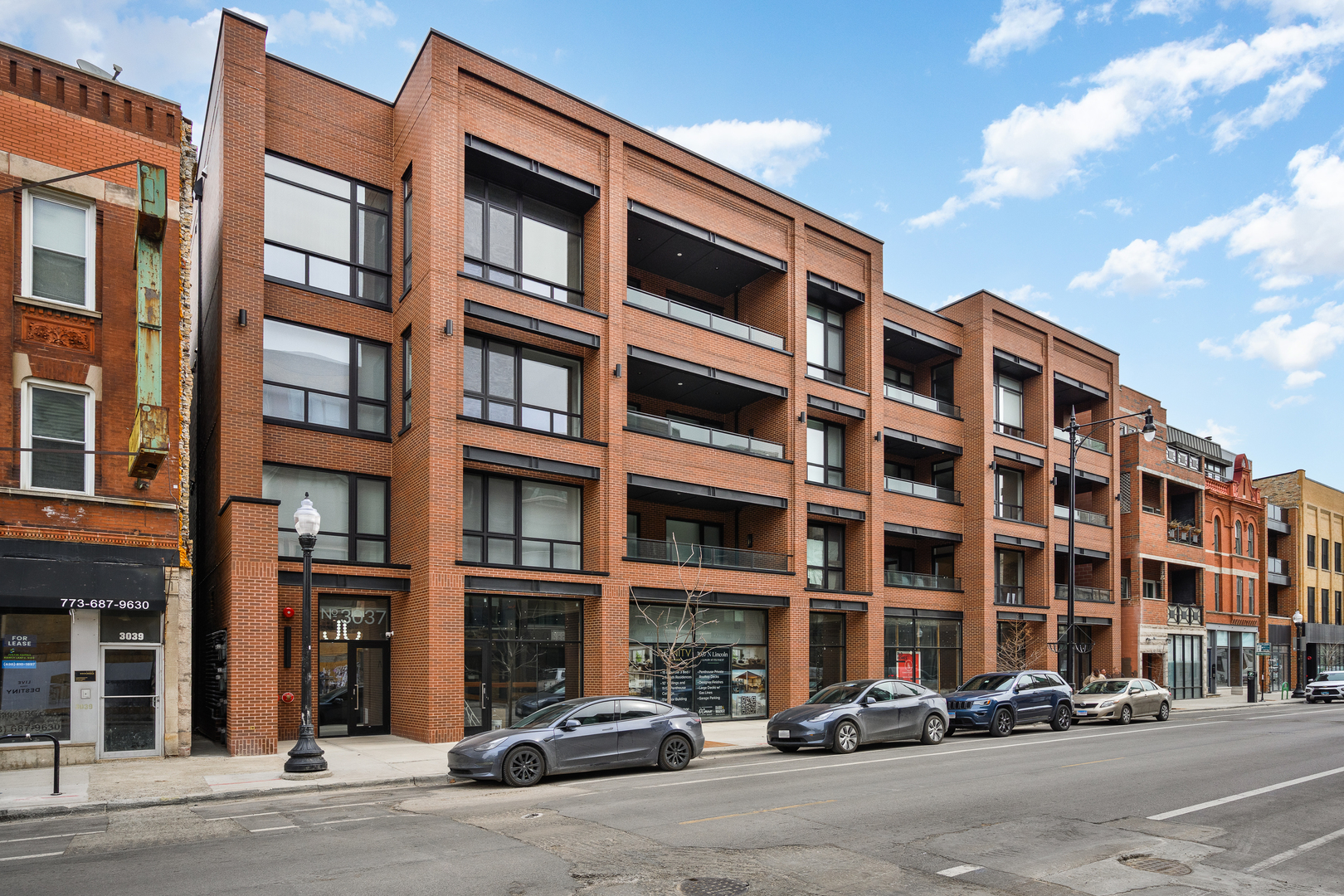 3037 N Lincoln Avenue Unit: 204