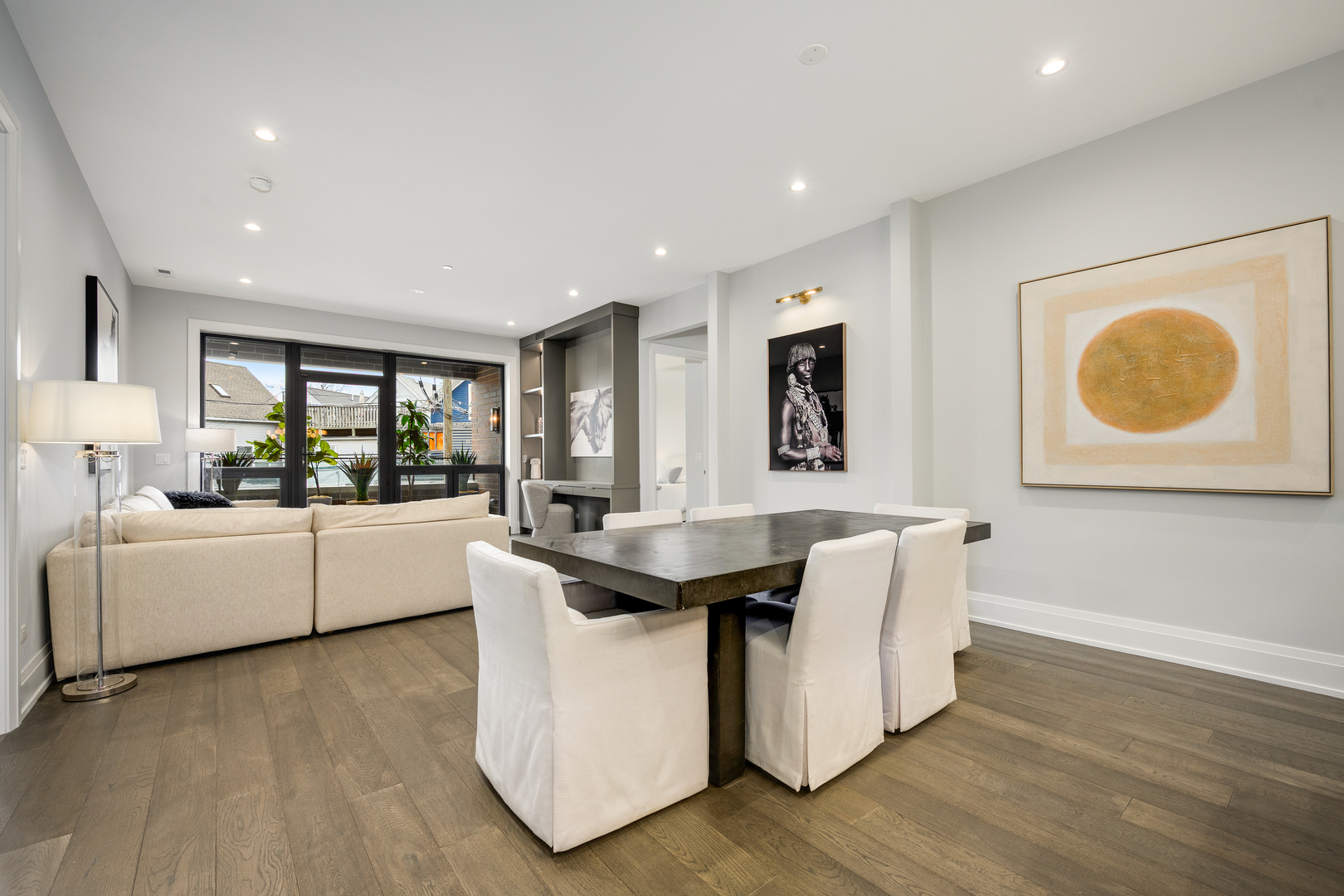 3037 N Lincoln Avenue Unit: 204