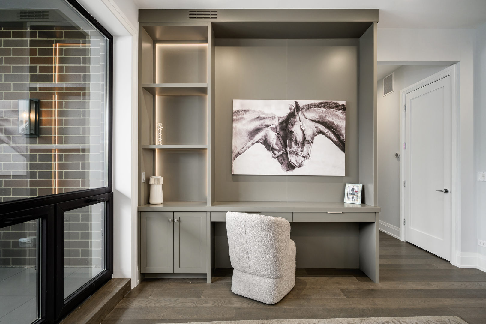 3037 N Lincoln Avenue Unit: 204