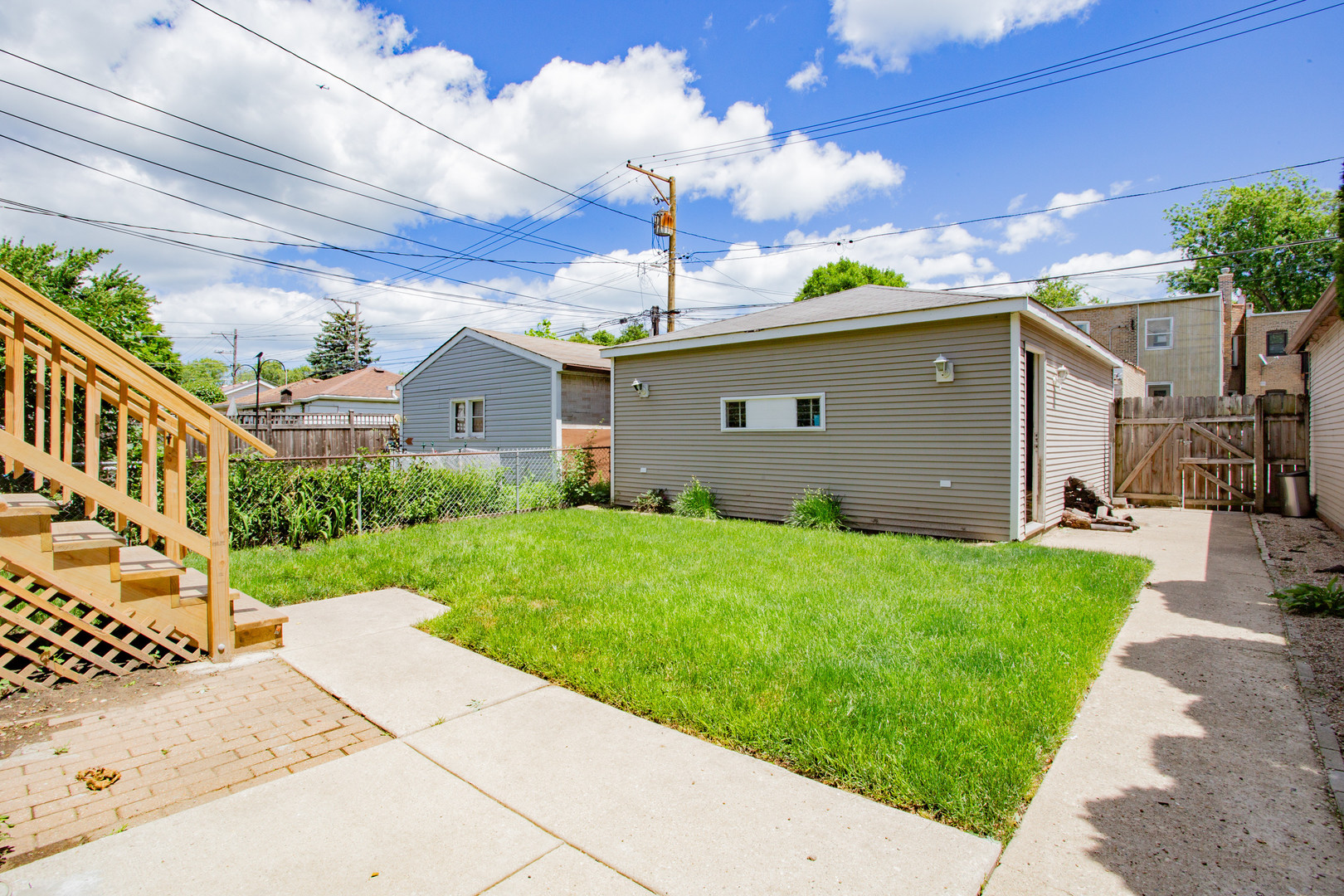 5707 N Rockwell Street