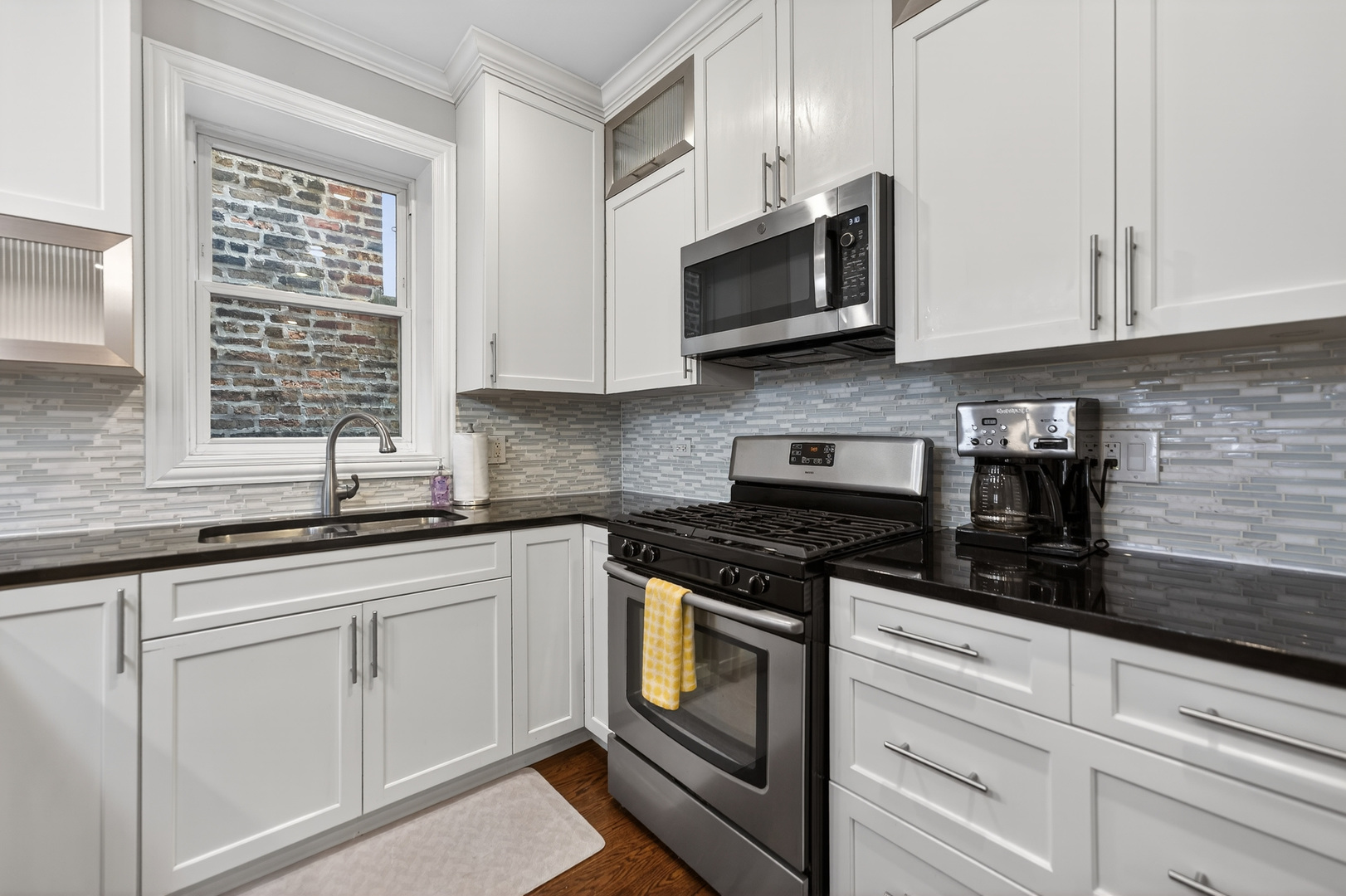 1502 N Artesian Avenue Unit: 1