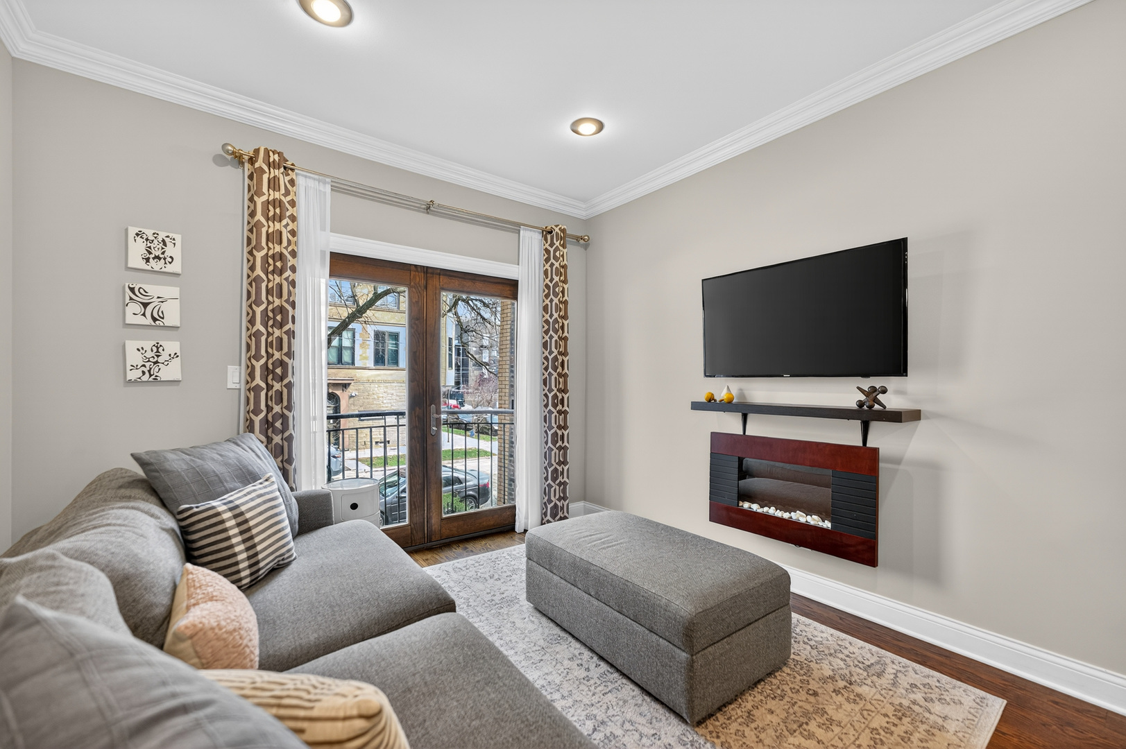 1502 N Artesian Avenue Unit: 1