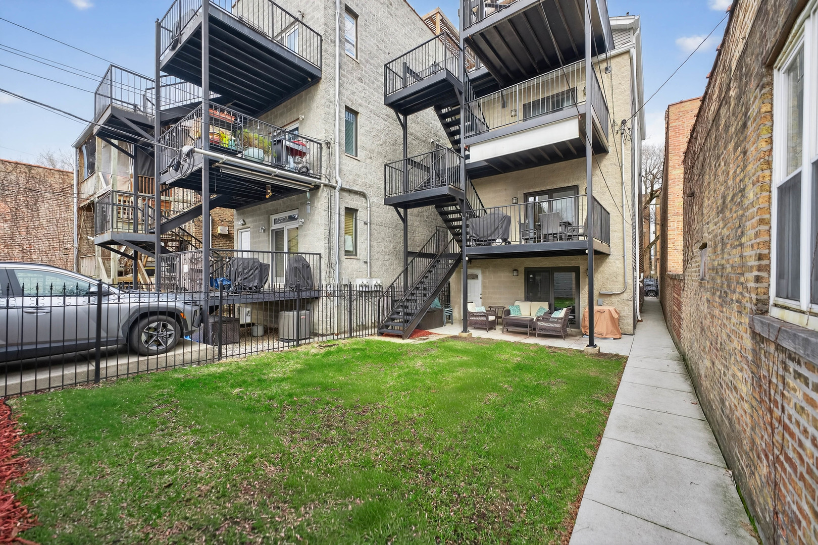 1502 N Artesian Avenue Unit: 1