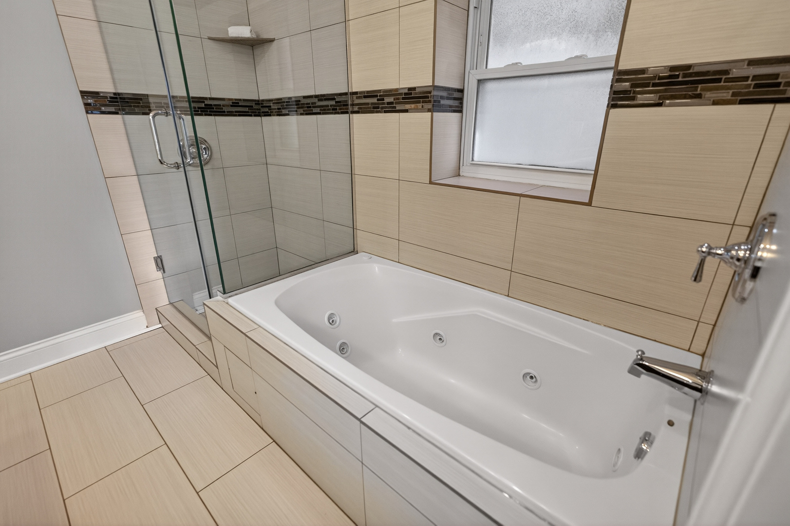 1502 N Artesian Avenue Unit: 1