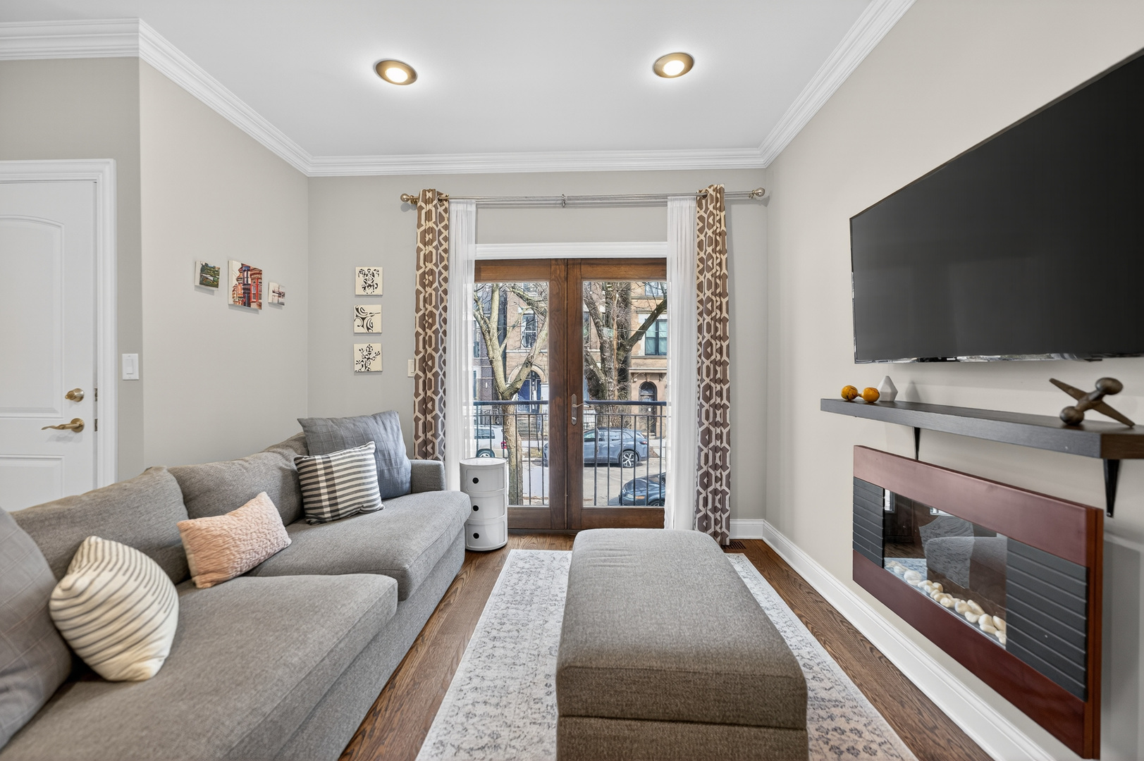 1502 N Artesian Avenue Unit: 1