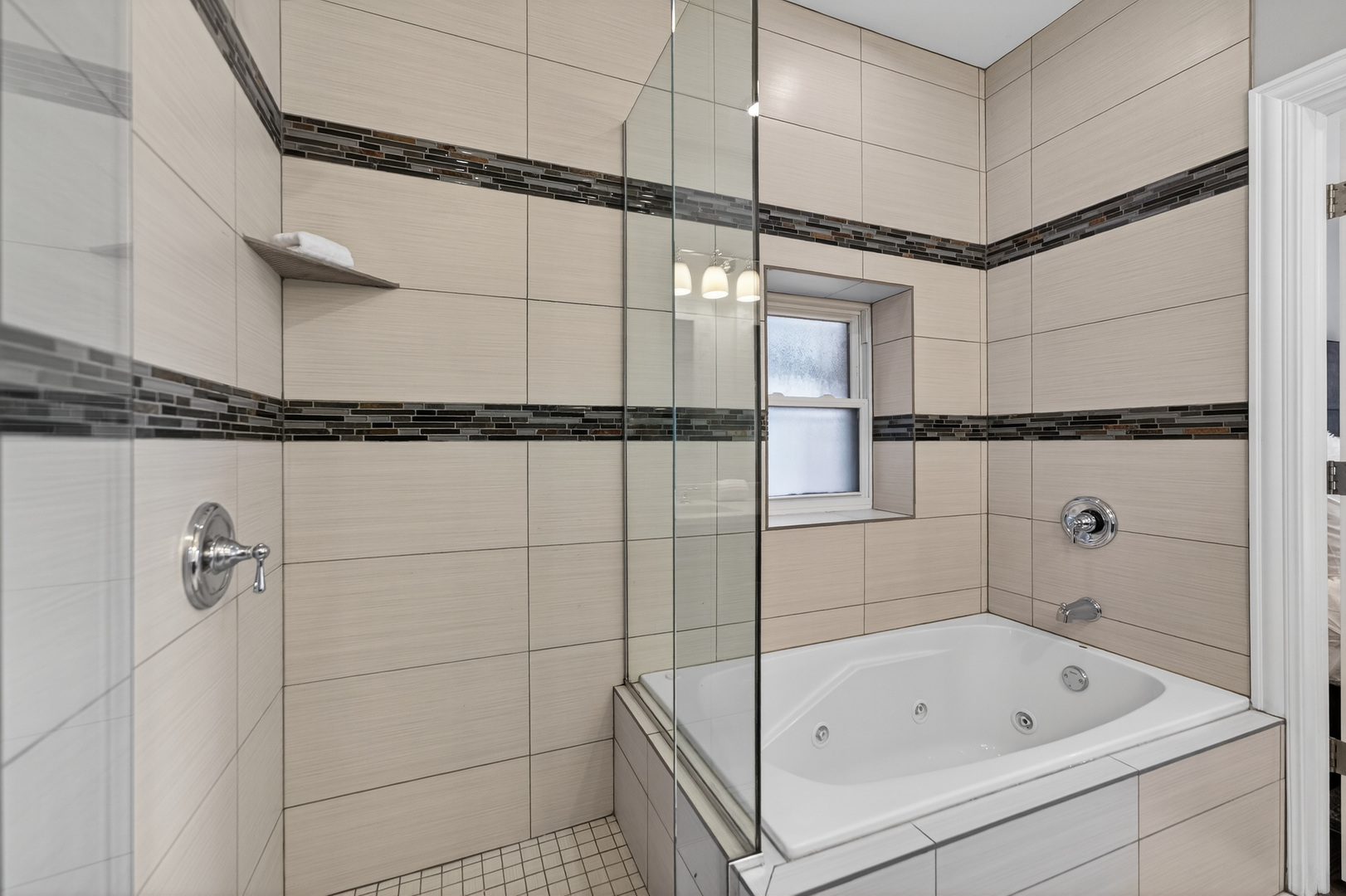 1502 N Artesian Avenue Unit: 1