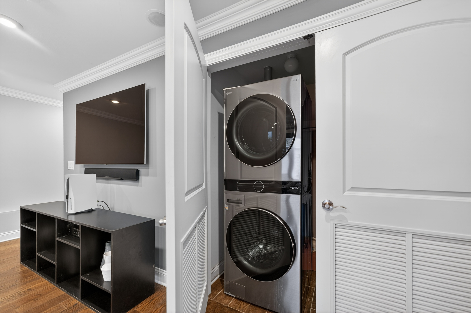 1502 N Artesian Avenue Unit: 1