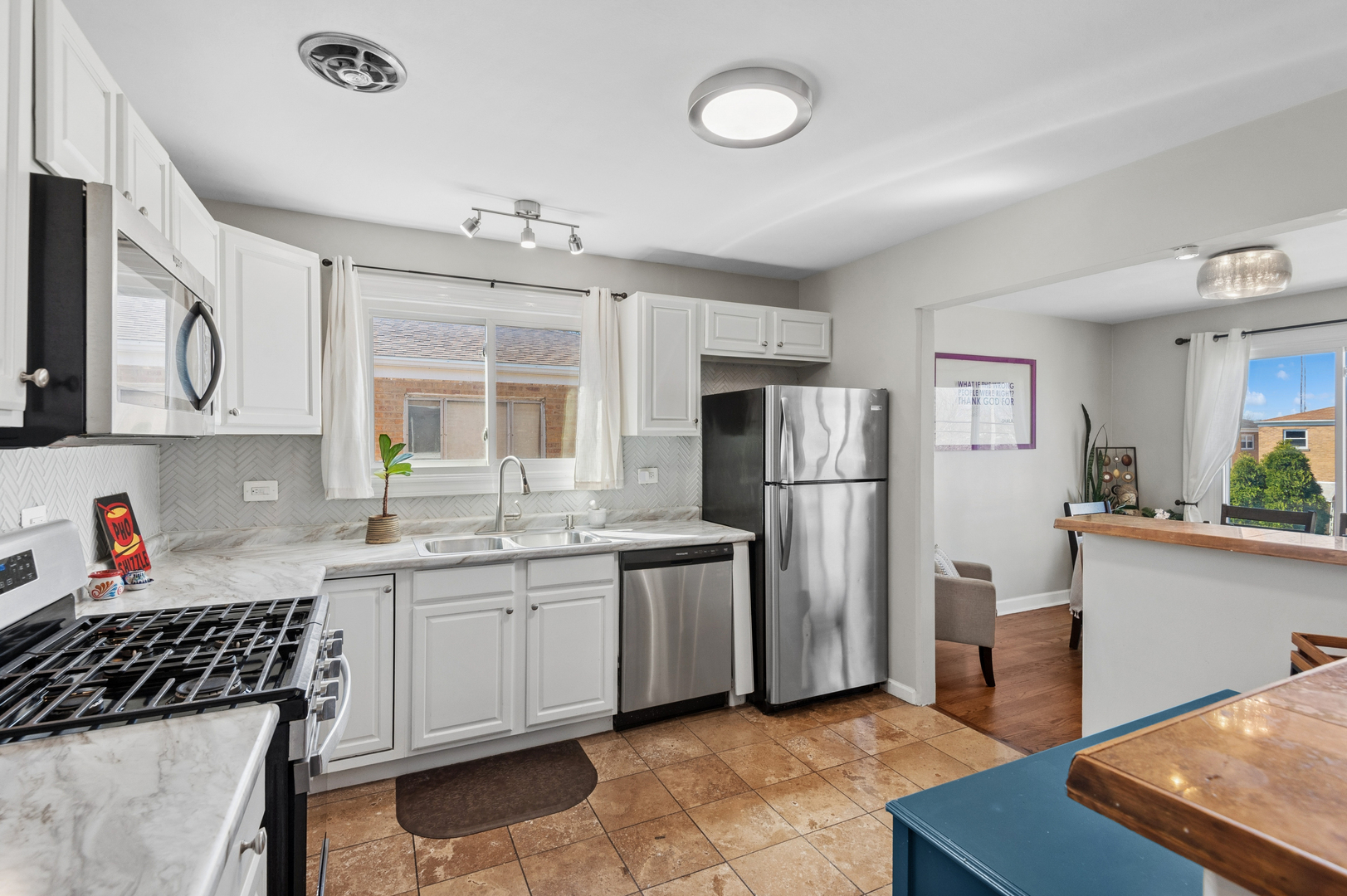 5021 Church Street Unit: 2