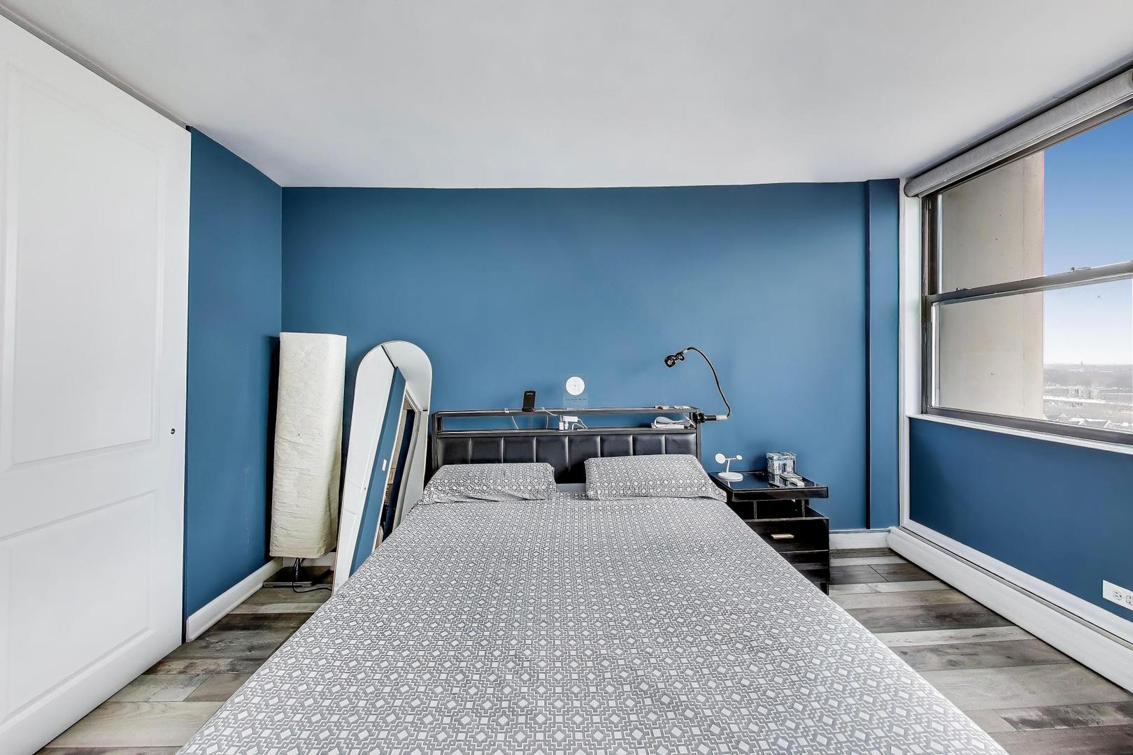 5740 N Sheridan Road Unit: 12E