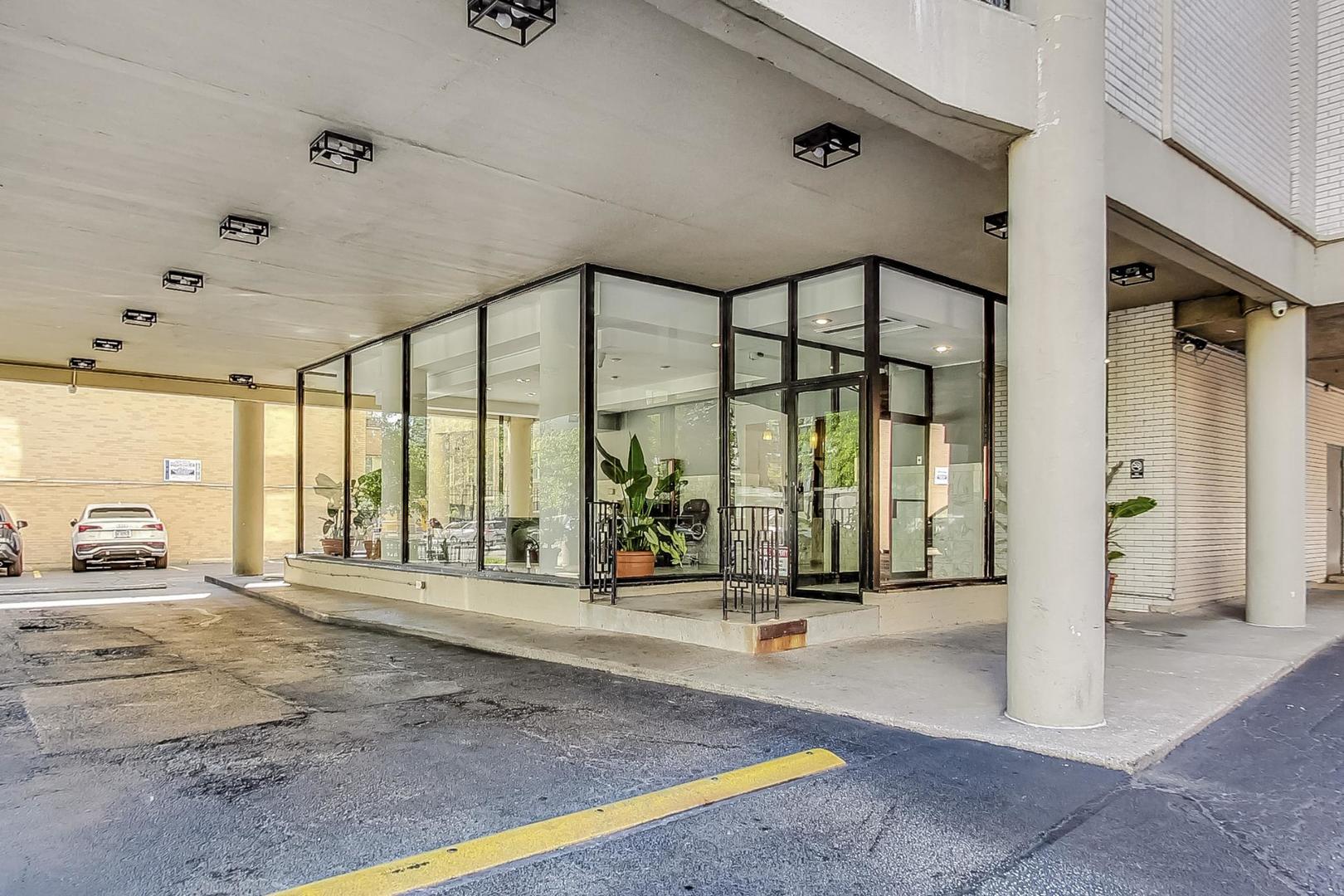 5740 N Sheridan Road Unit: 12E