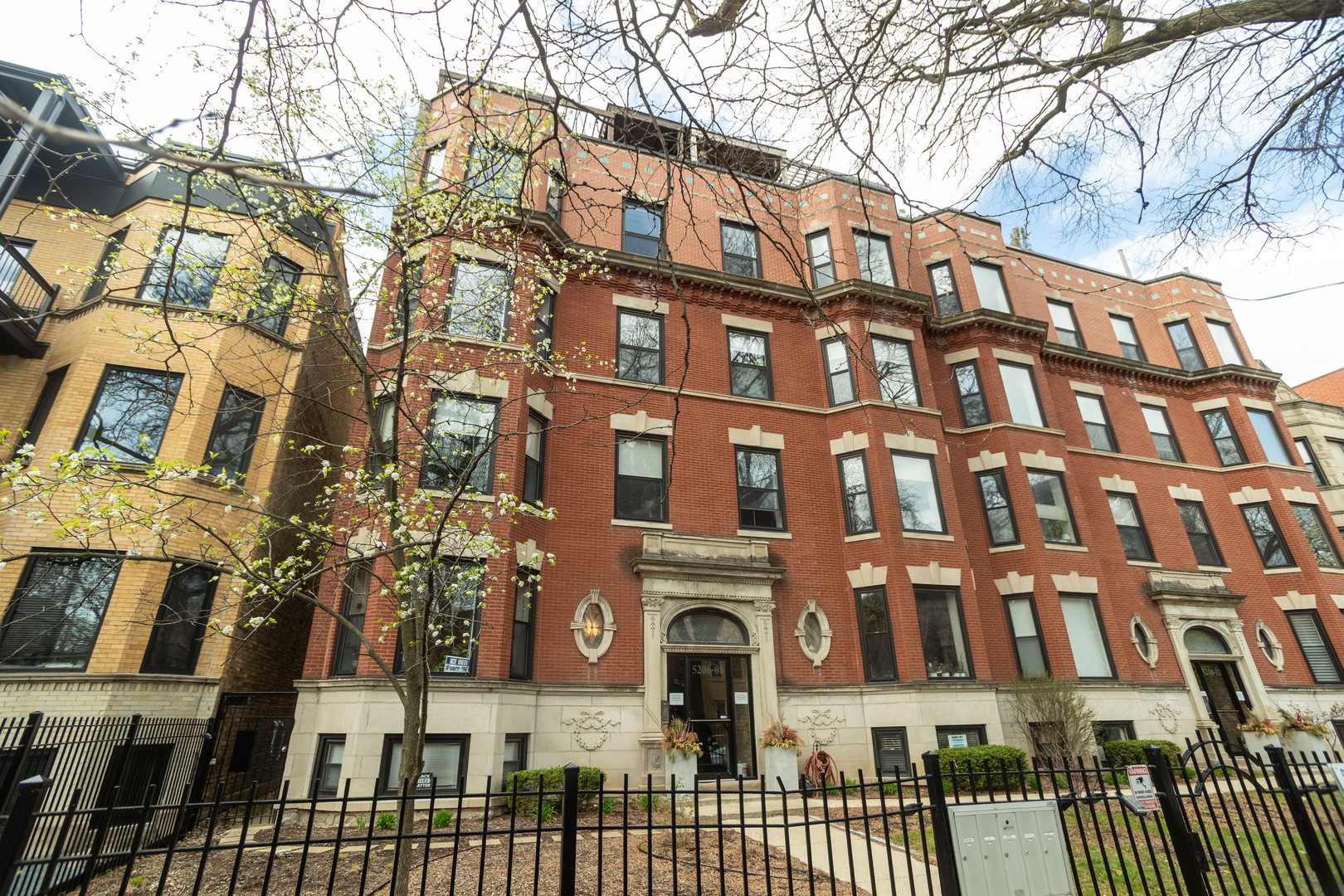 5206 N WINTHROP Avenue Unit: 1