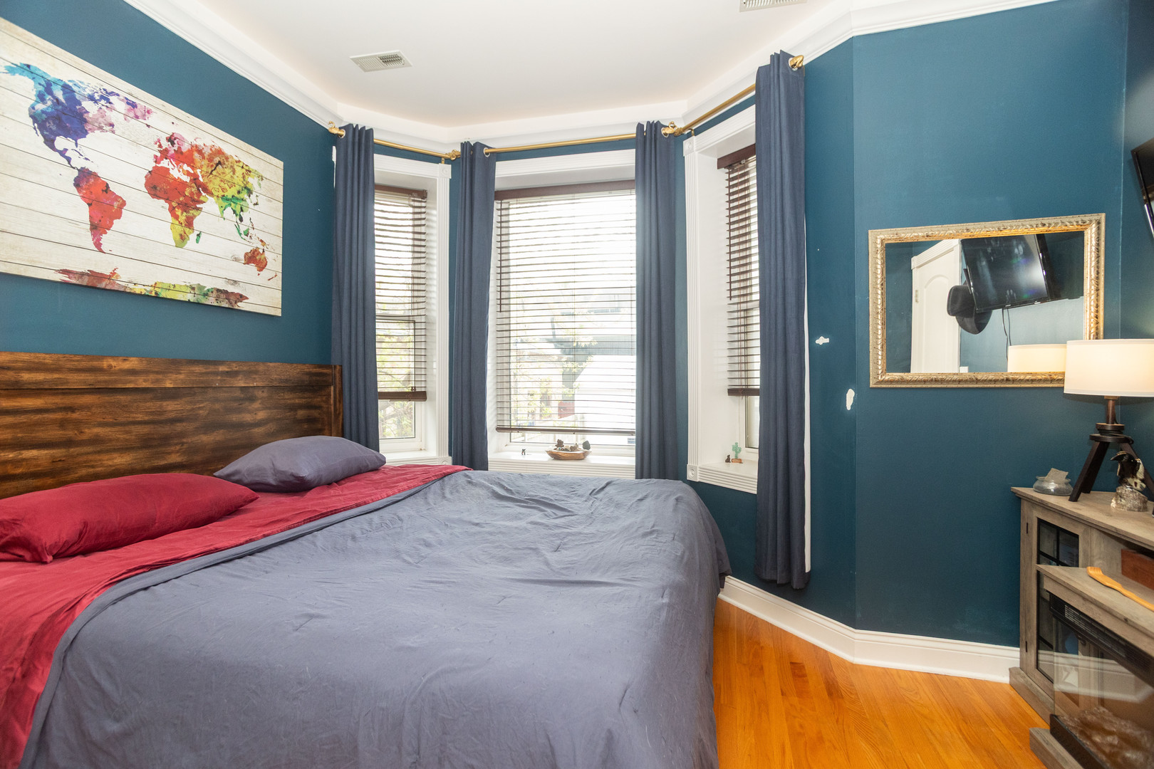 5206 N WINTHROP Avenue Unit: 1