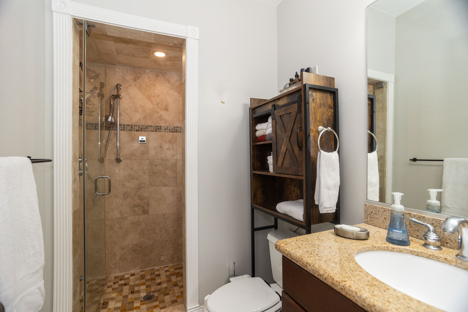 5206 N WINTHROP Avenue Unit: 1