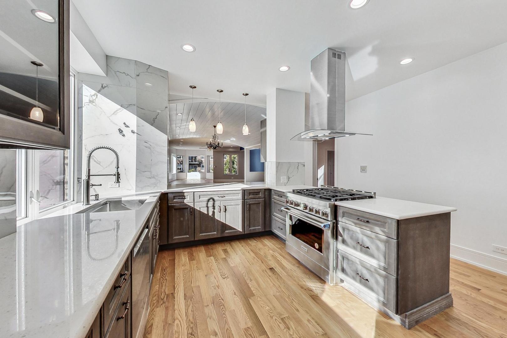 1245 W Jarvis Avenue Unit: 2