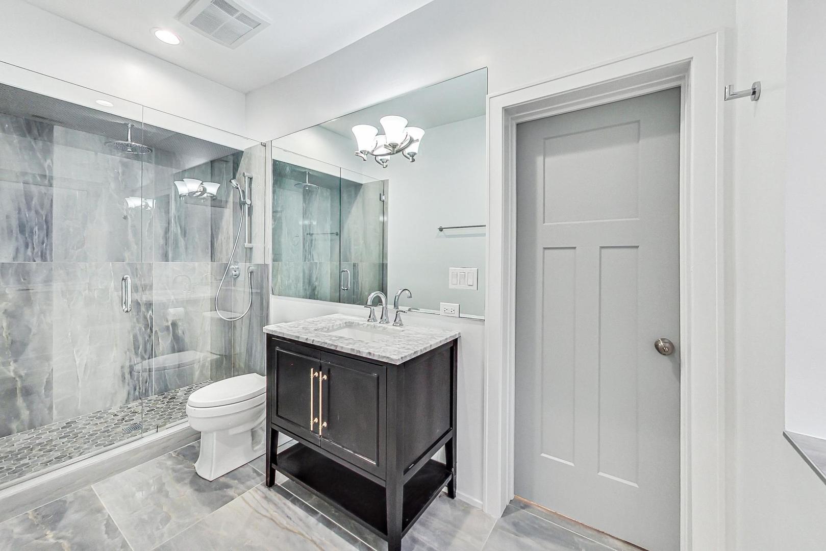 1245 W Jarvis Avenue Unit: 2