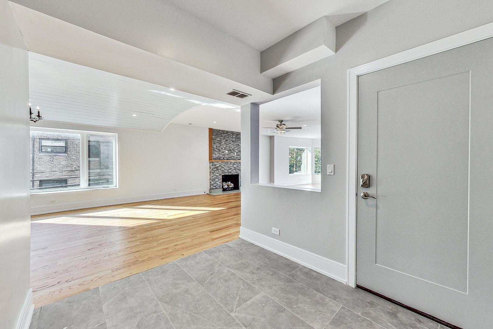 1245 W Jarvis Avenue Unit: 2