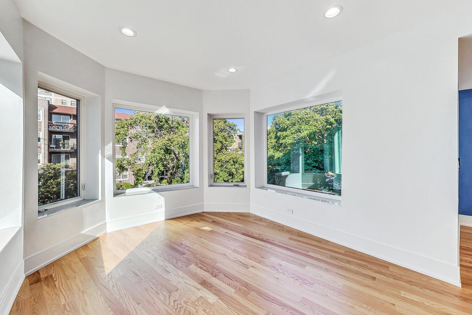 1245 W Jarvis Avenue Unit: 2