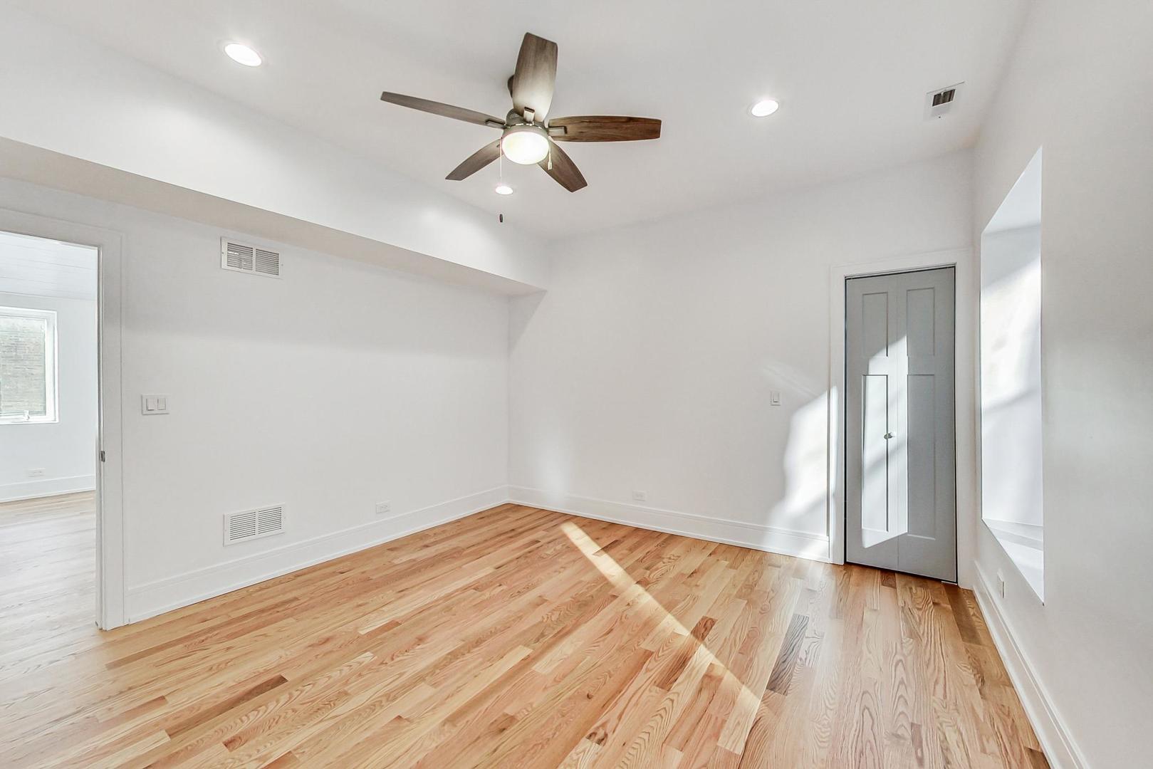 1245 W Jarvis Avenue Unit: 2
