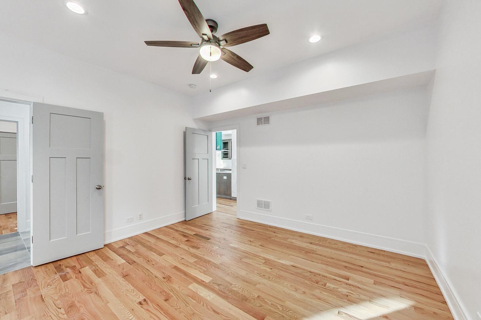 1245 W Jarvis Avenue Unit: 2