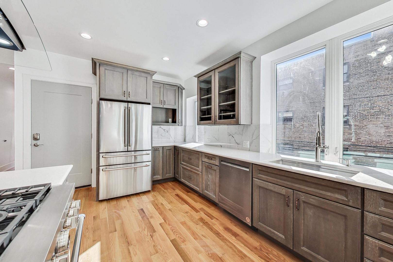1245 W Jarvis Avenue Unit: 2