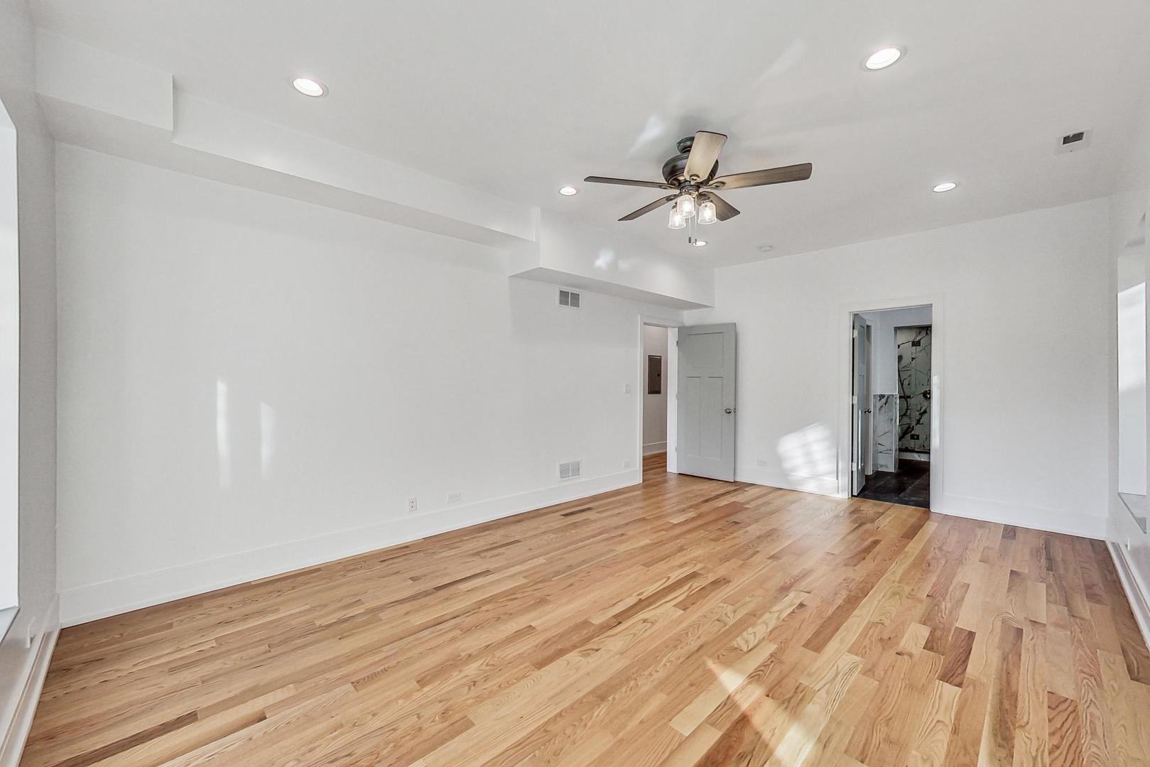 1245 W Jarvis Avenue Unit: 2