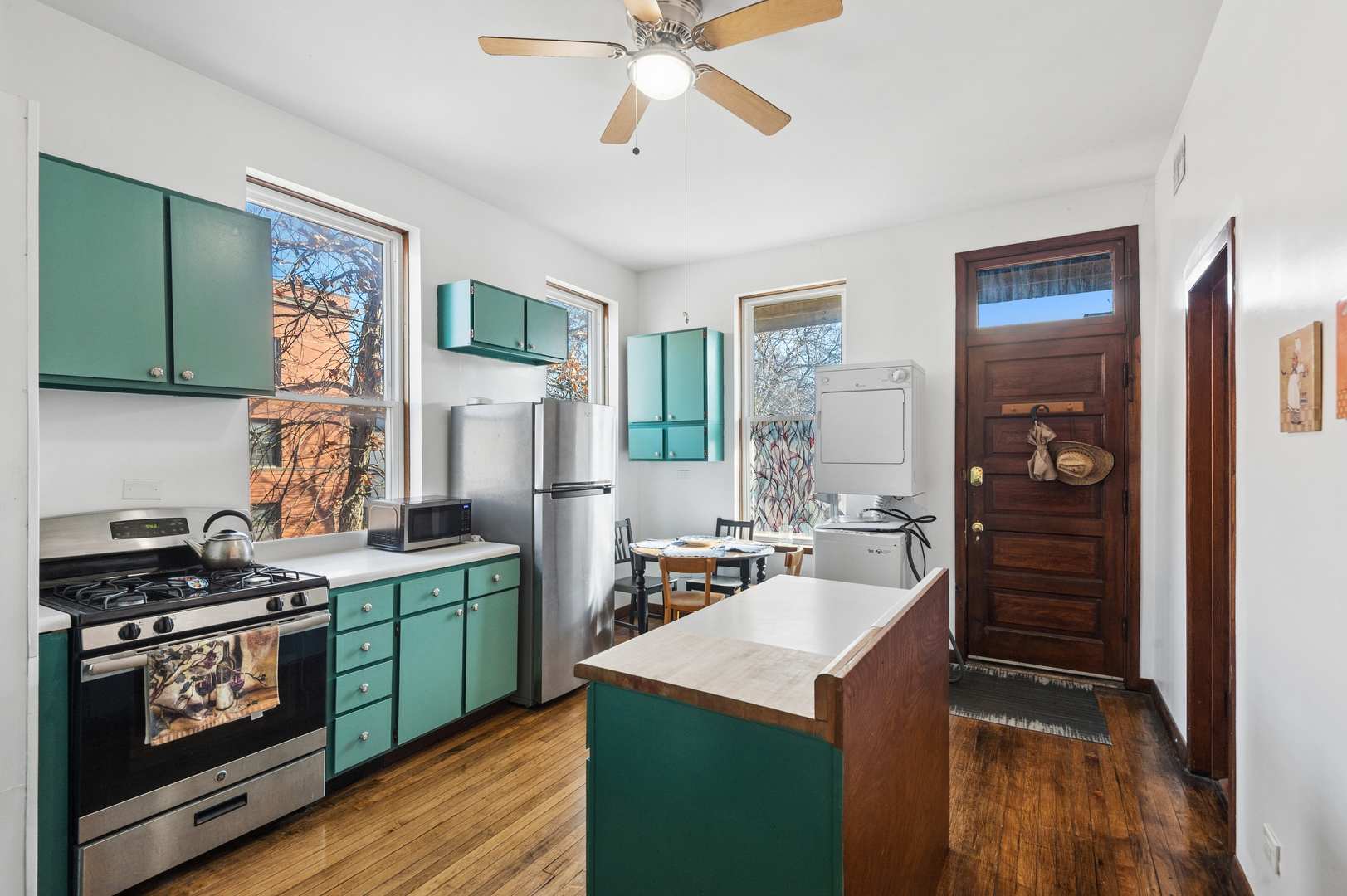4057 N Damen Avenue Unit: 2