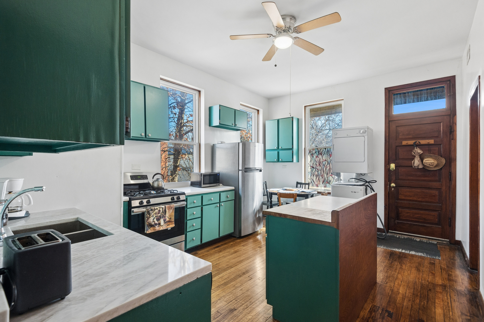 4057 N Damen Avenue Unit: 2