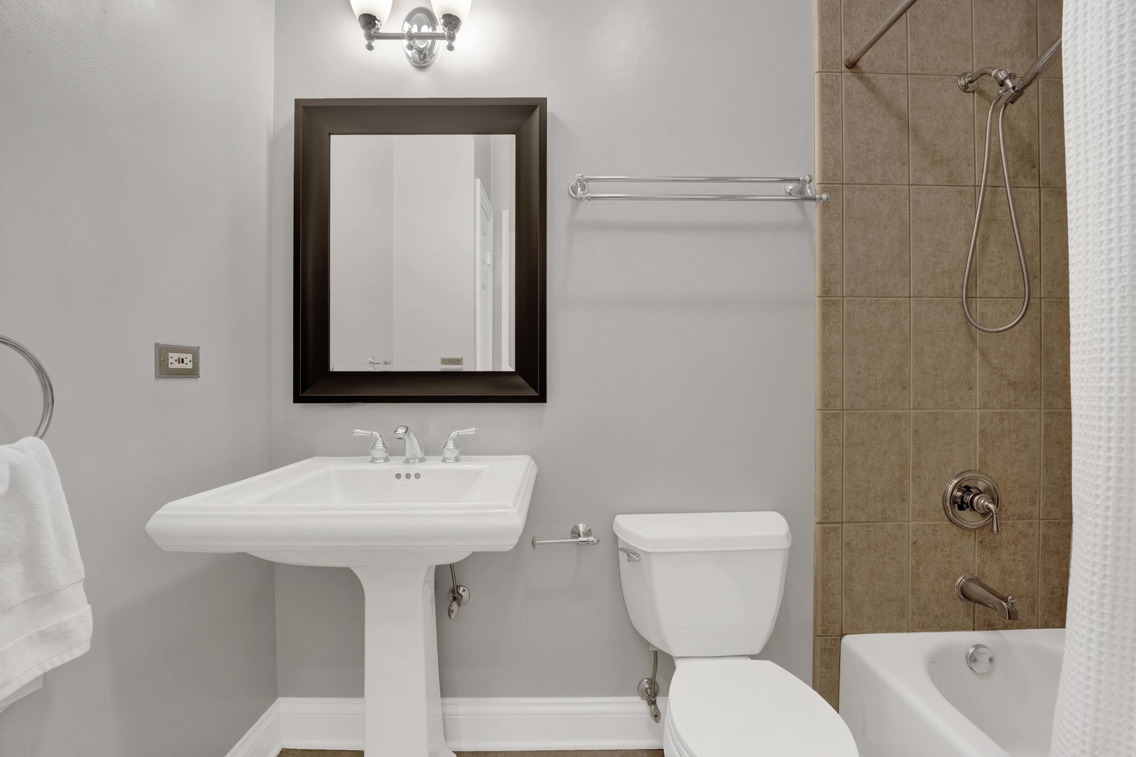 4543 N Malden Street Unit: 2N