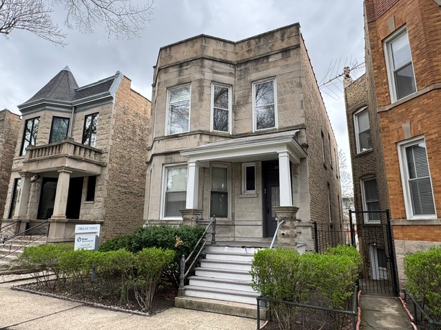 2512 N Mozart Street