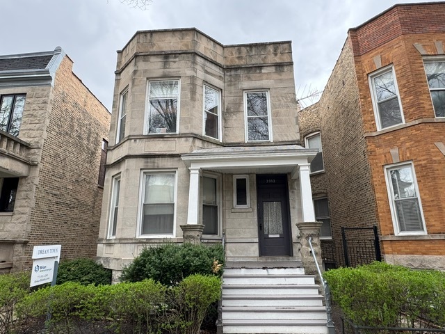 2512 N Mozart Street