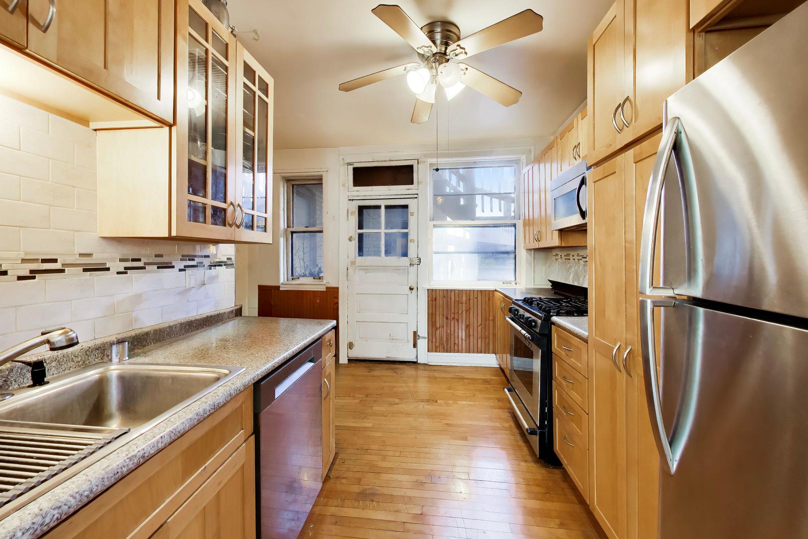 6430 N Glenwood Avenue Unit: 2J