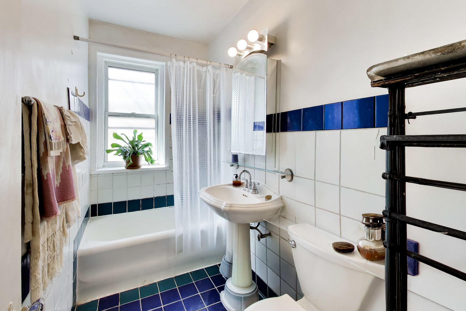 6430 N Glenwood Avenue Unit: 2J