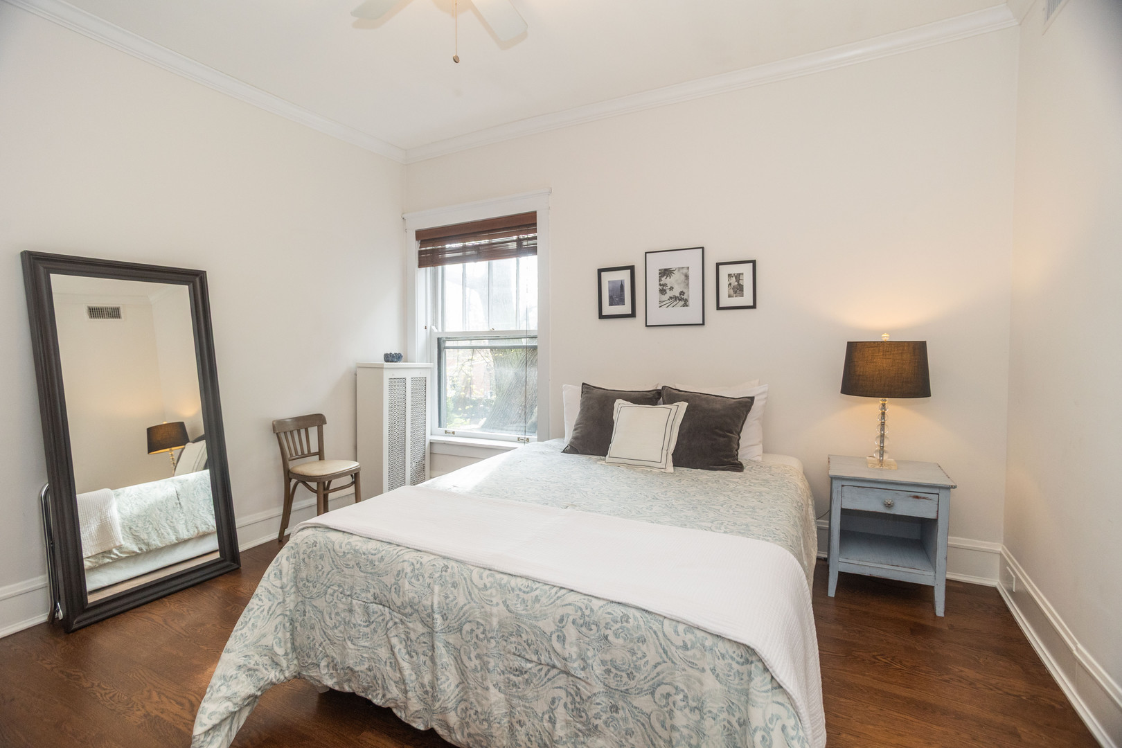 901 W Ainslie Street Unit: 2
