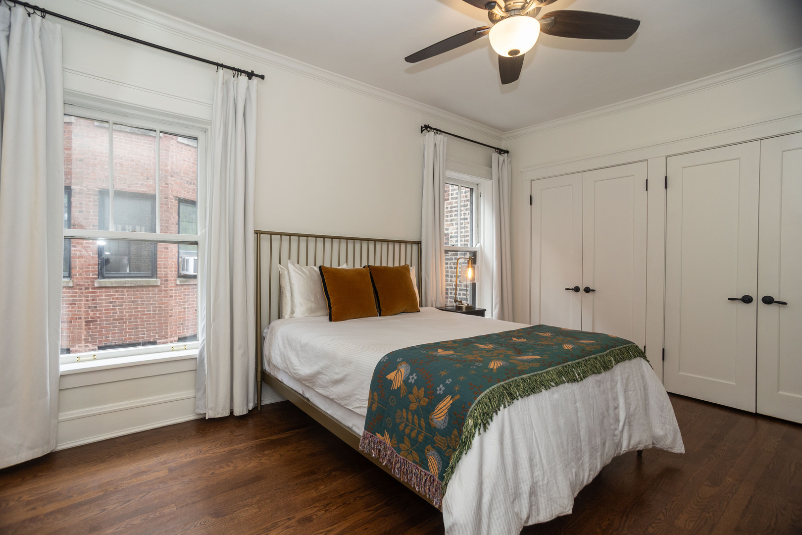 901 W Ainslie Street Unit: 2