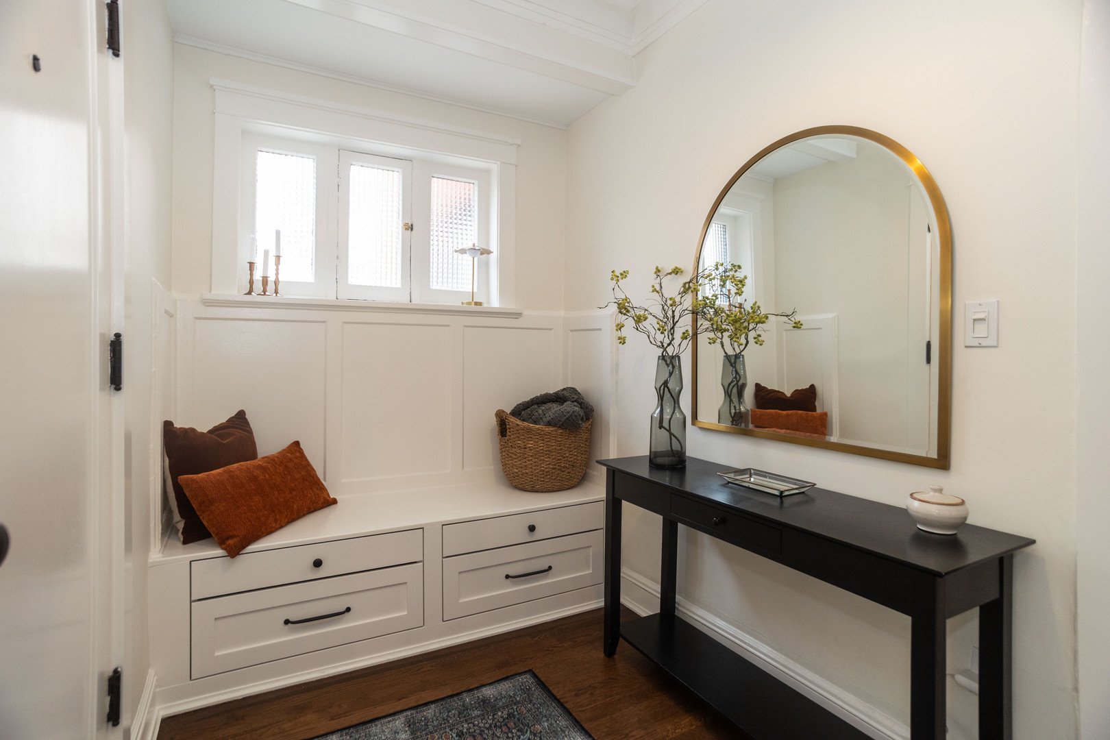 901 W Ainslie Street Unit: 2