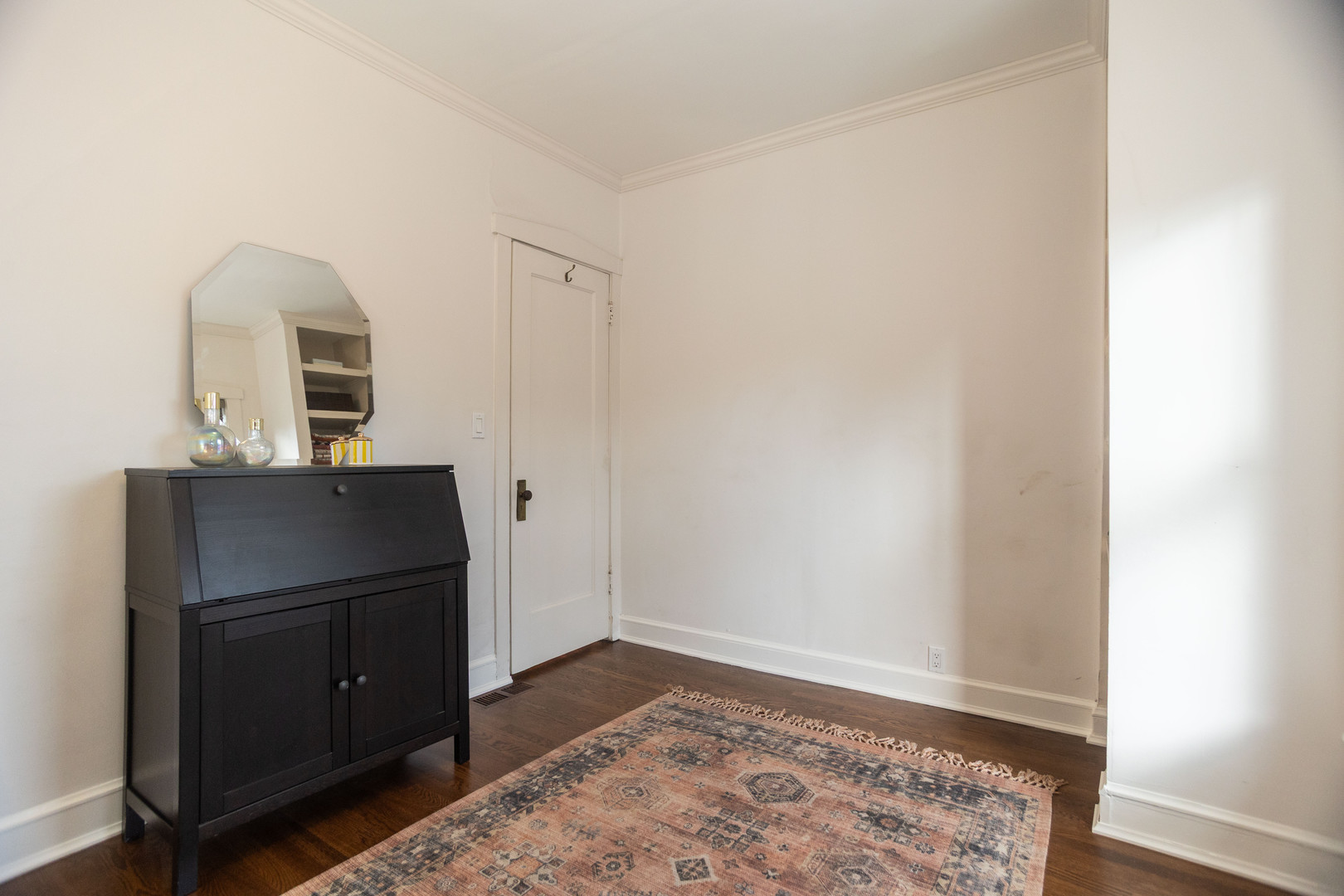 901 W Ainslie Street Unit: 2