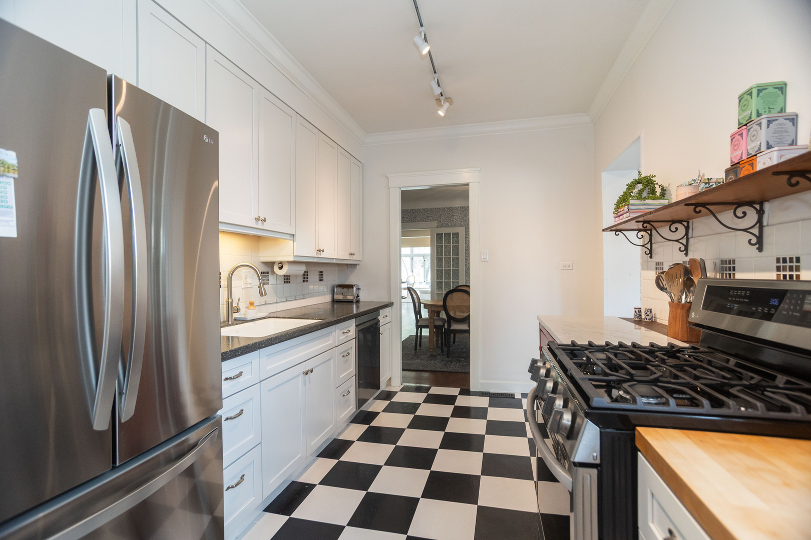 901 W Ainslie Street Unit: 2