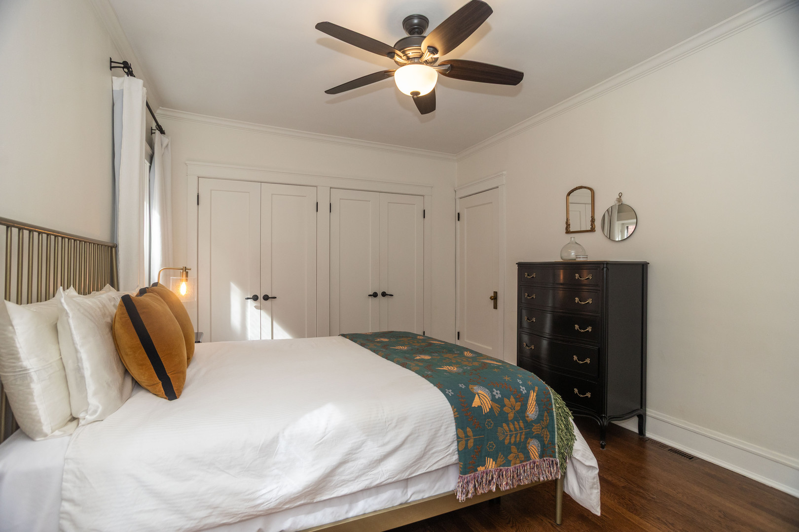 901 W Ainslie Street Unit: 2