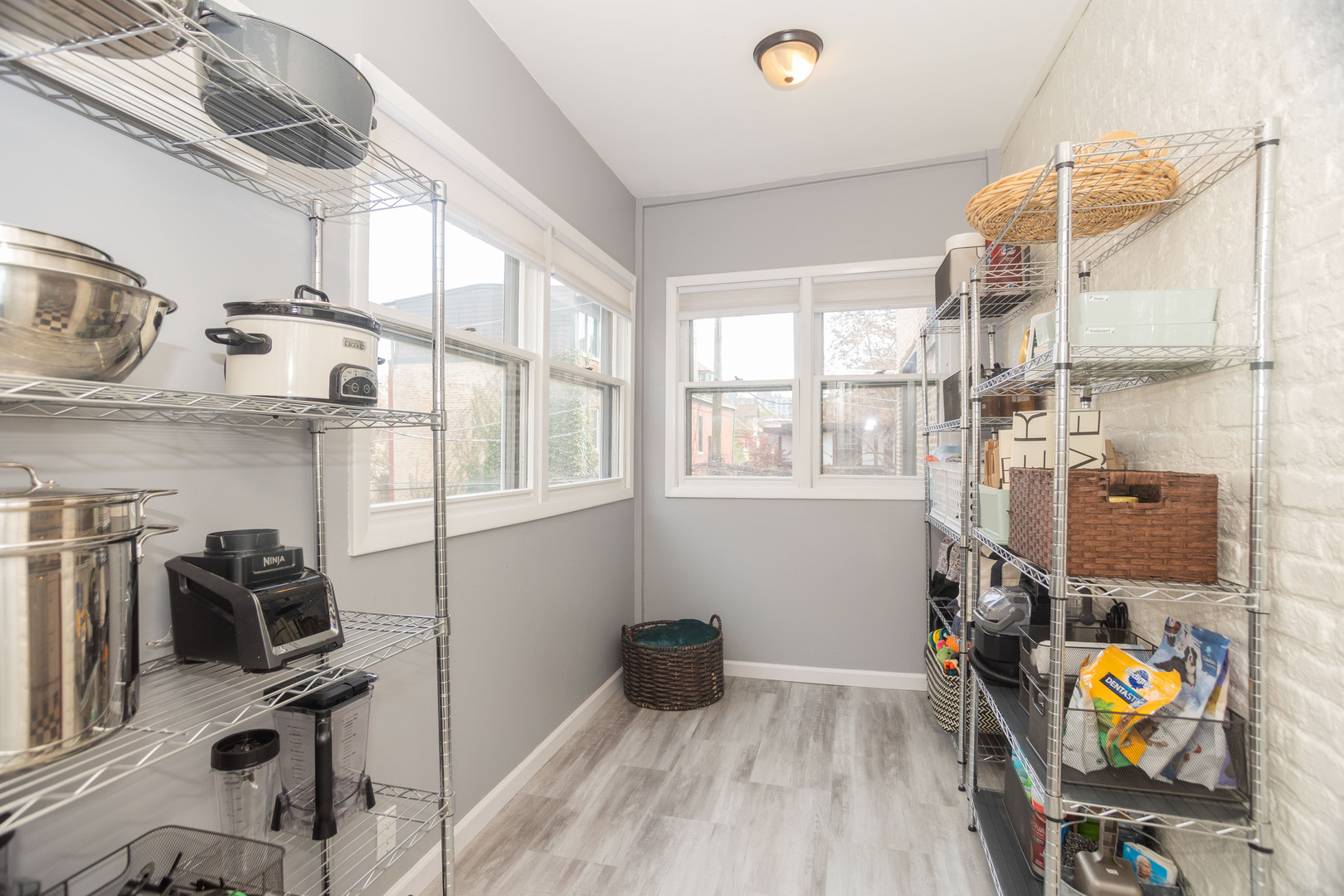 901 W Ainslie Street Unit: 2