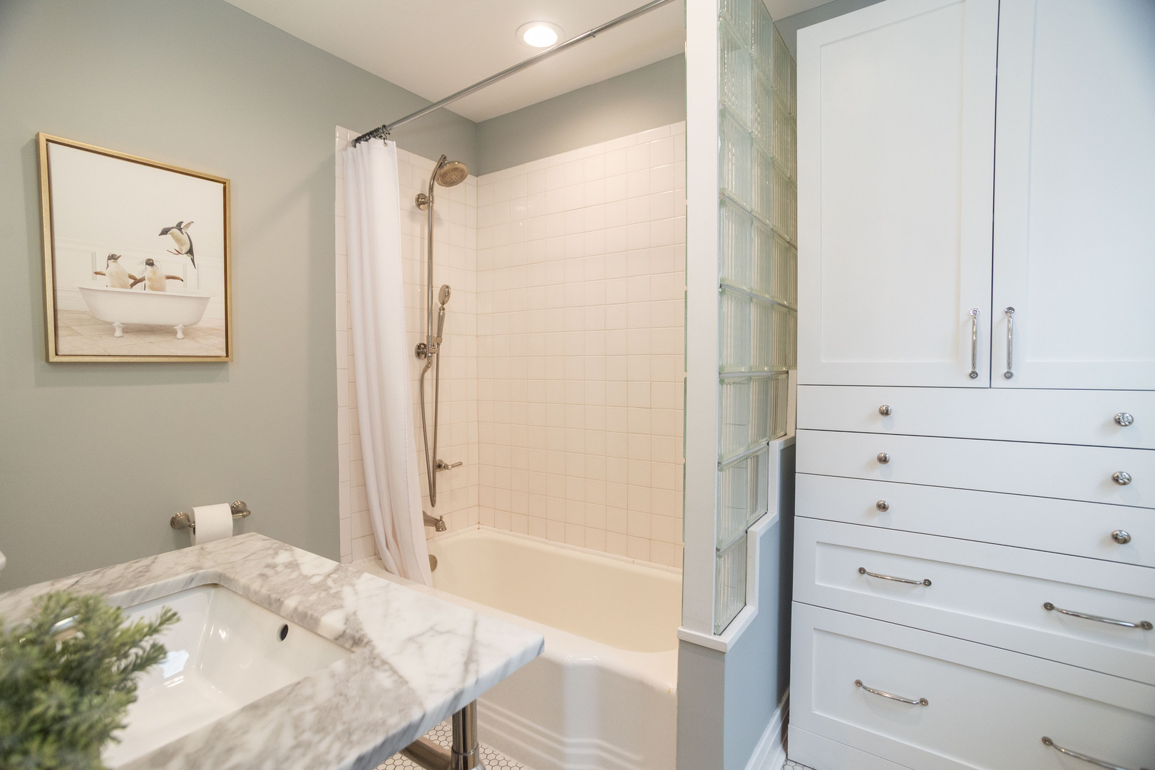 901 W Ainslie Street Unit: 2