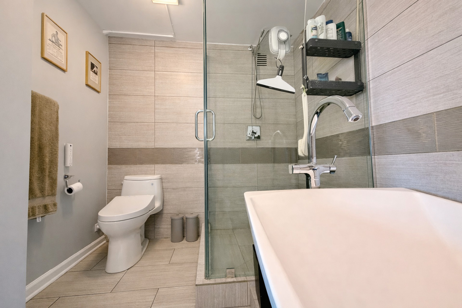 655 W IRVING PARK Road Unit: 2301