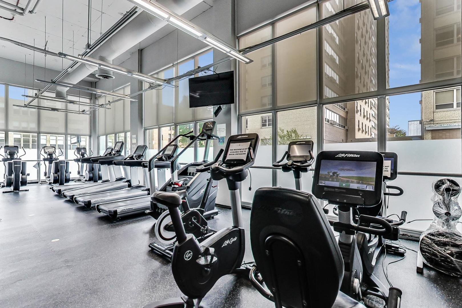 655 W IRVING PARK Road Unit: 2301