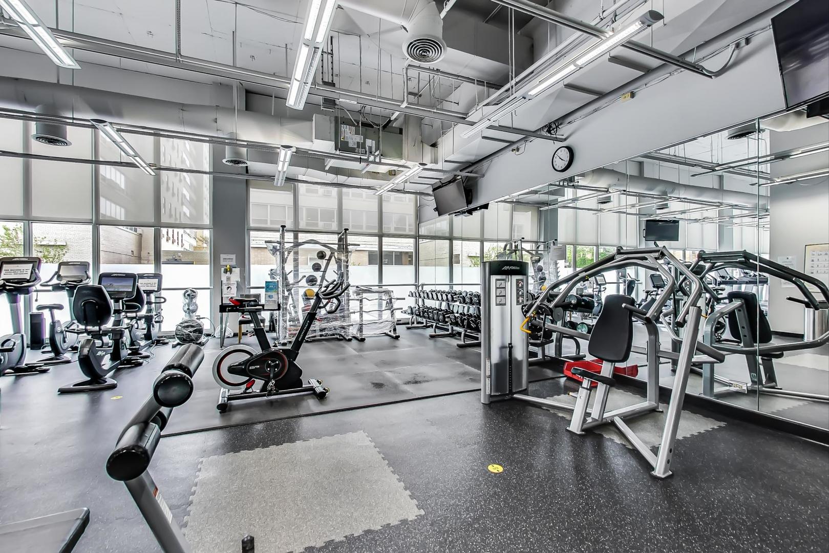 655 W IRVING PARK Road Unit: 2301