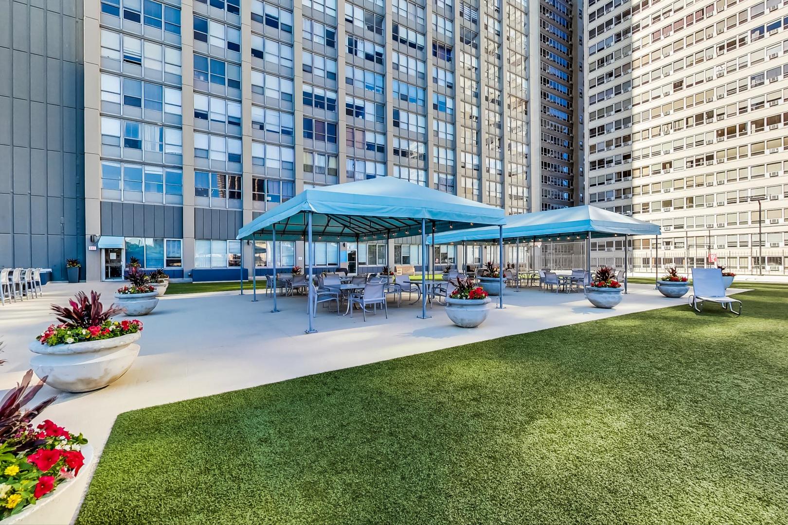 655 W IRVING PARK Road Unit: 2301