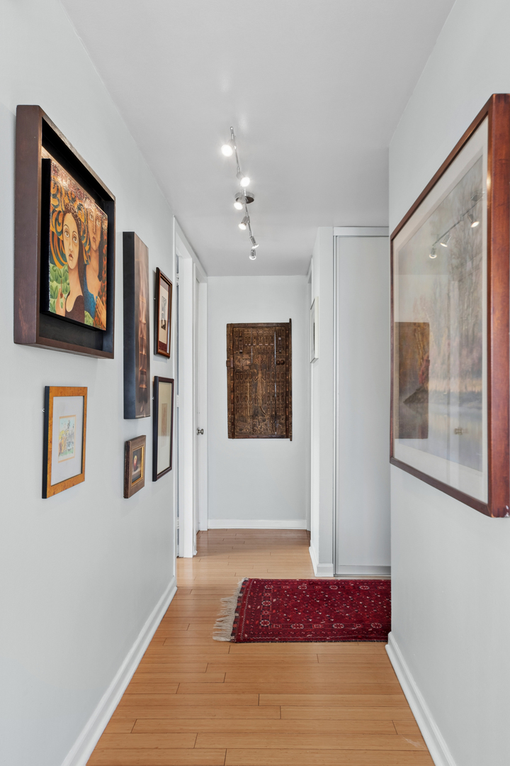 655 W IRVING PARK Road Unit: 2301