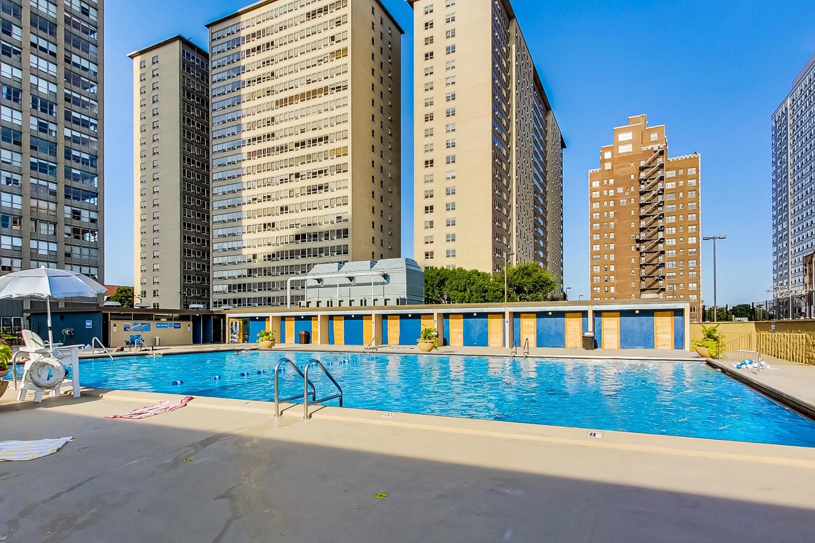 655 W IRVING PARK Road Unit: 2301