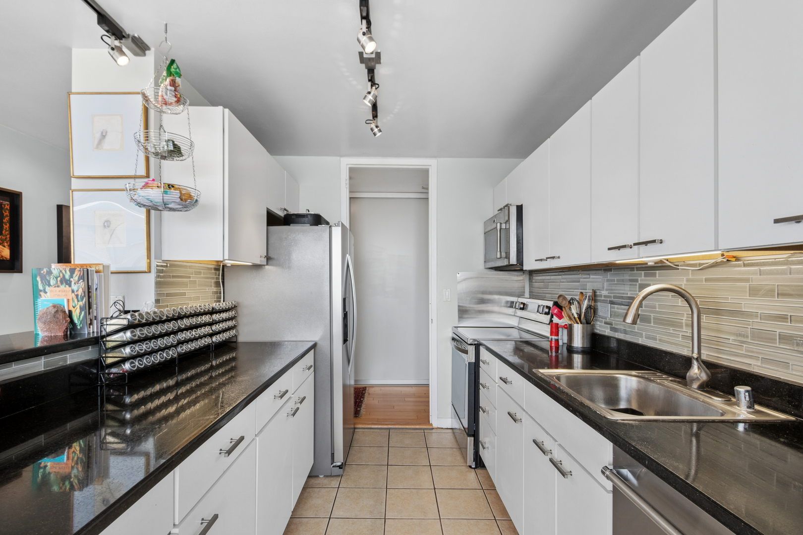 655 W IRVING PARK Road Unit: 2301