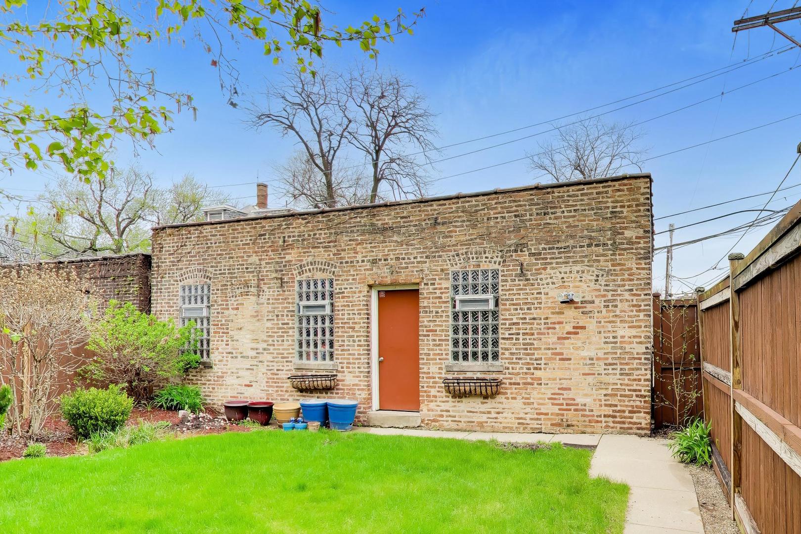 1614 W Thome Avenue