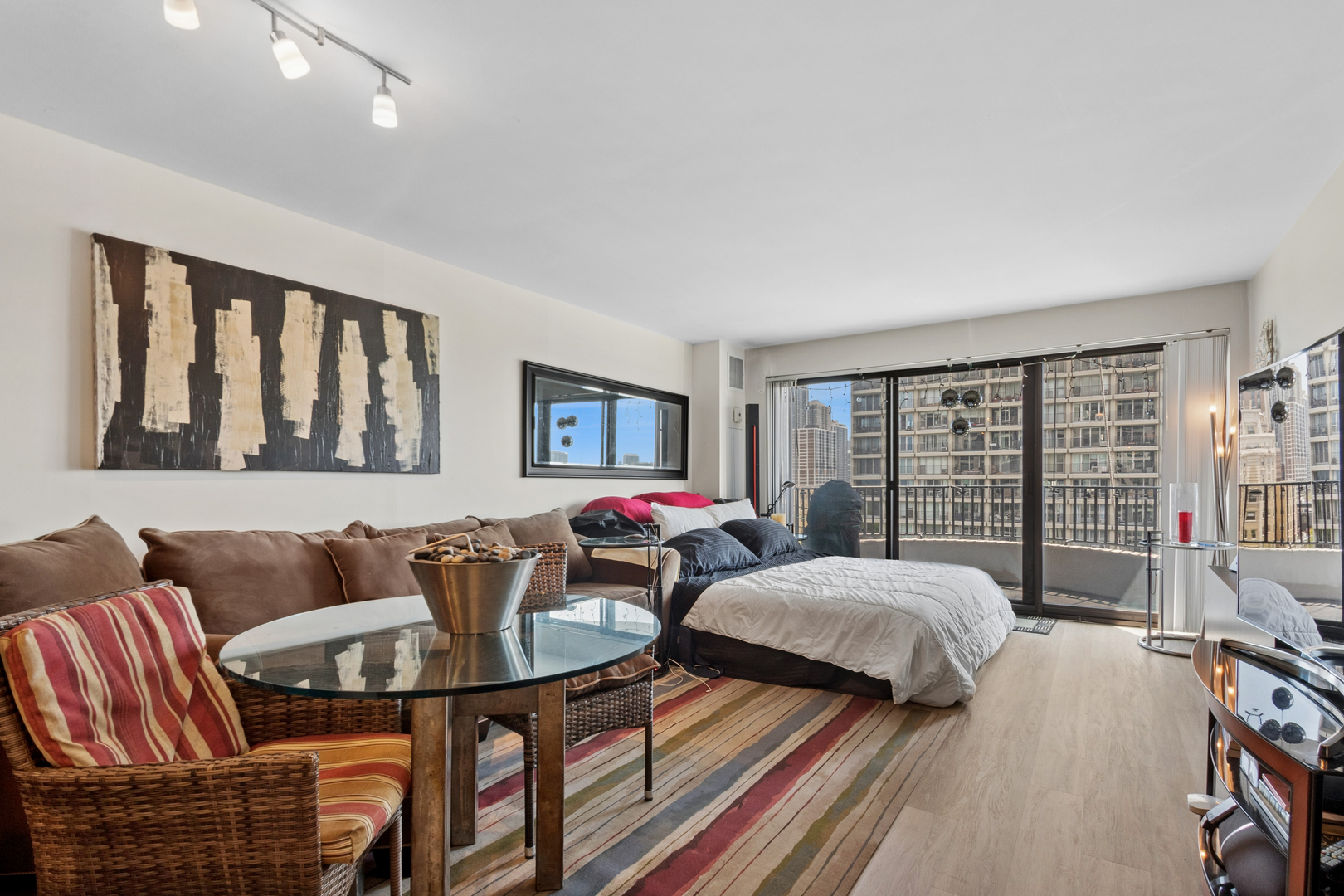 2020 N Lincoln Park West Unit: 8L