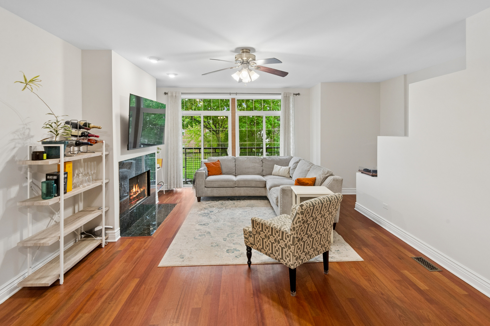 2206 W MONROE Street Unit: 2